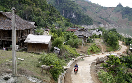 ໄວໜຸ່ມແຂວງລາຍເຈົາຮ່ວມແຮງກໍ່ສ້າງຊົນນະບົດໃໝ່